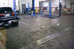 自動車整備工場耐油塗床施工前